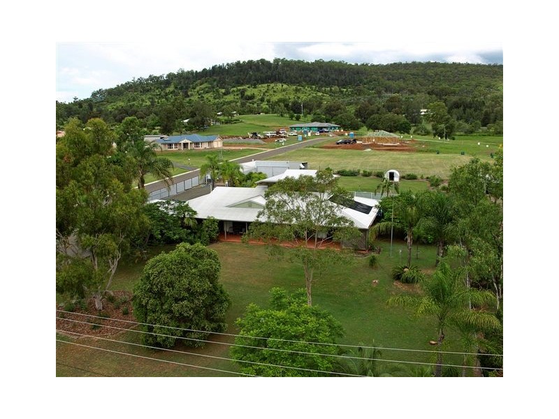 8 Vista Court, Withcott QLD 4352