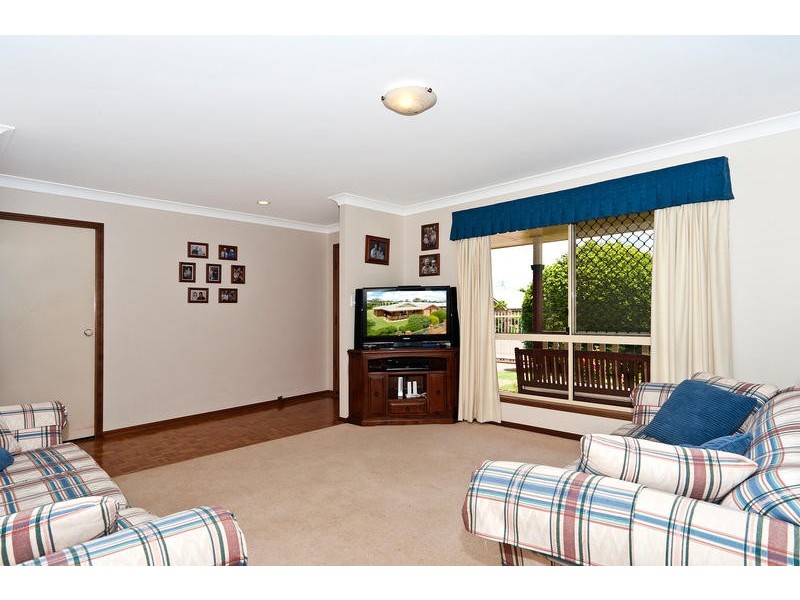4 Emerald Court, Middle Ridge QLD 4350