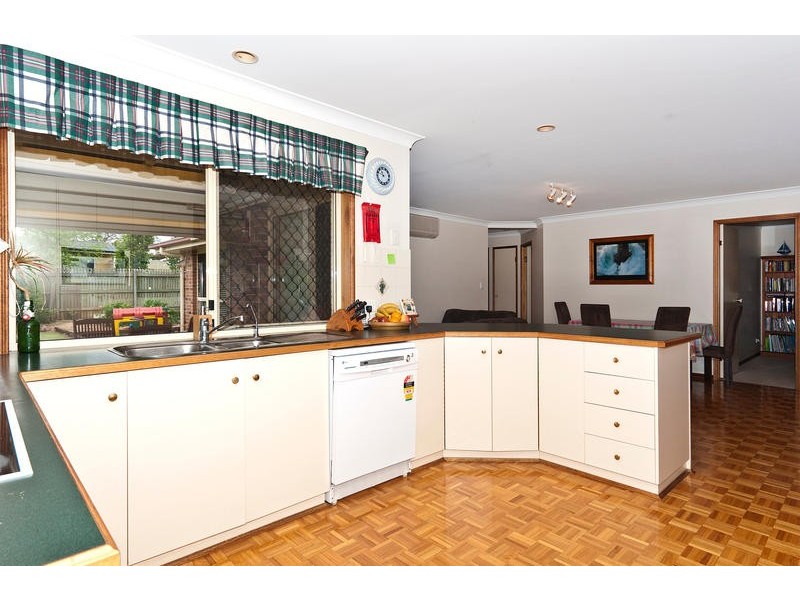 4 Emerald Court, Middle Ridge QLD 4350