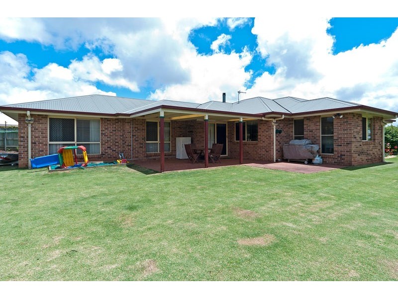4 Emerald Court, Middle Ridge QLD 4350