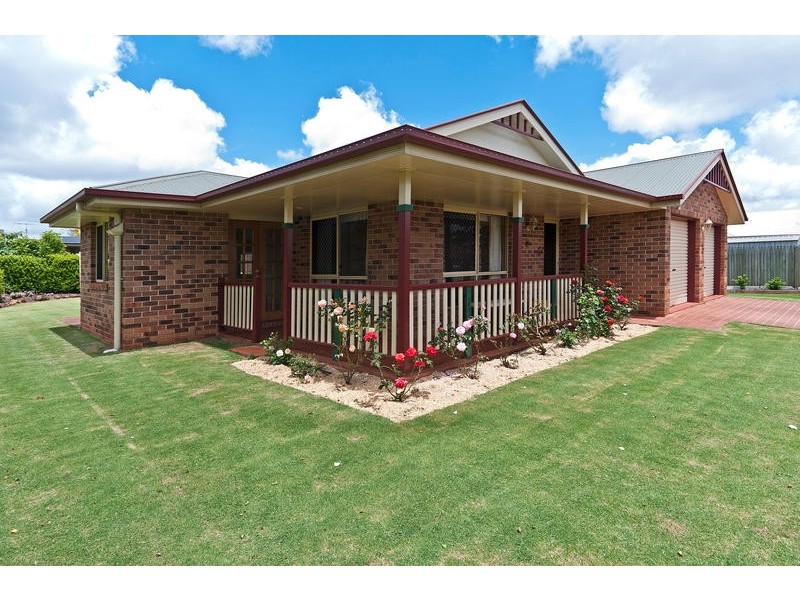 4 Emerald Court, Middle Ridge QLD 4350