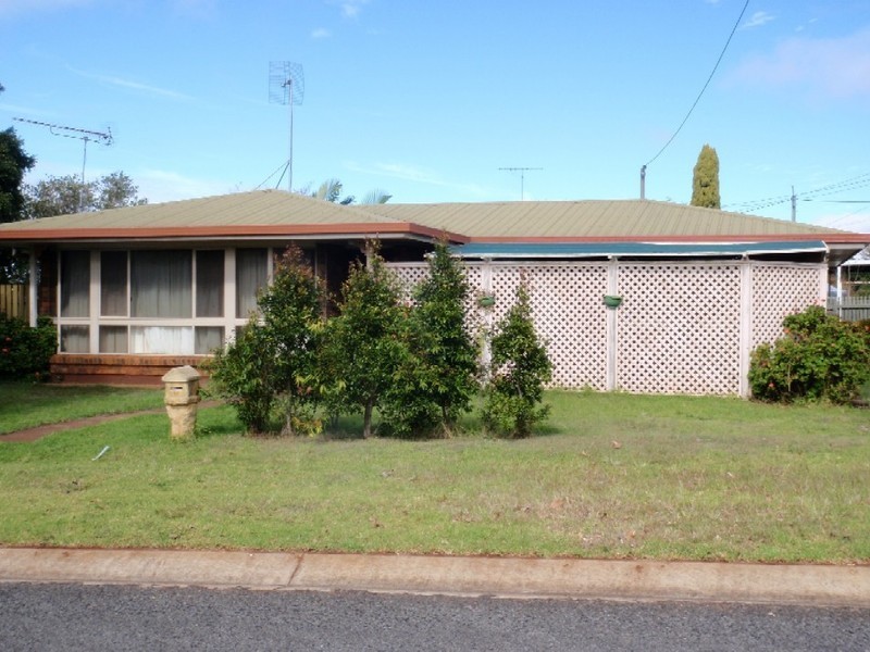 16 Hoffman Street, Kearneys Spring QLD 4350