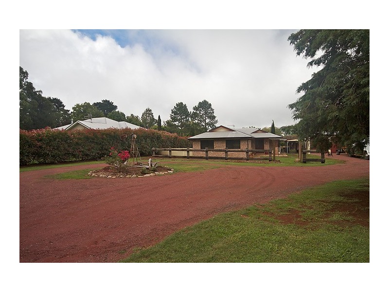 42 Highfields Road, Highfields QLD 4352