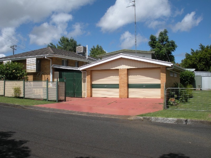 8 Coates Street, Kearneys Spring QLD 4350
