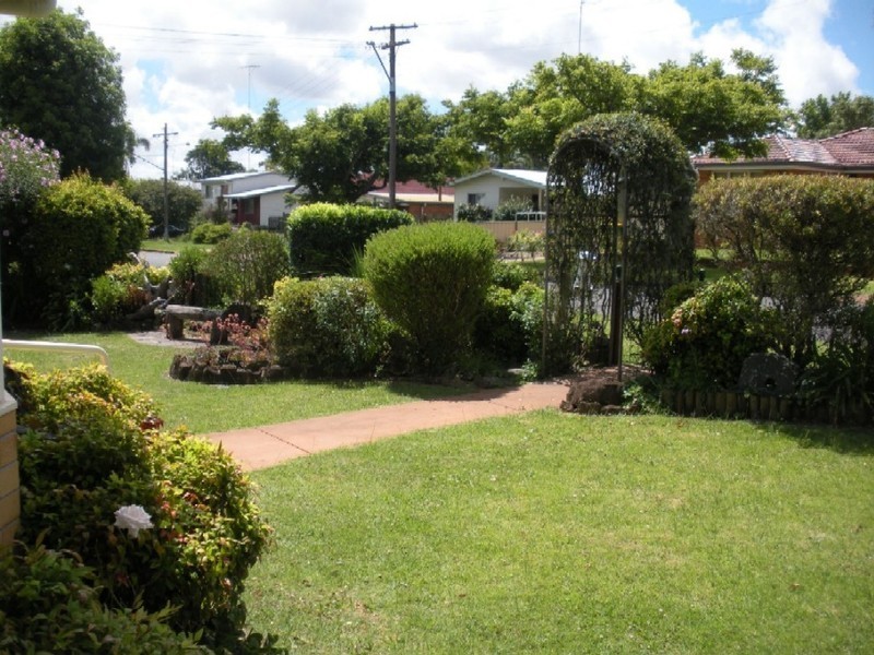 8 Coates Street, Kearneys Spring QLD 4350