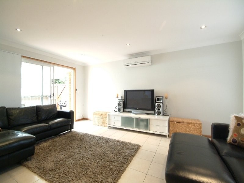 Unit 1/4 Carmen Street, Kearneys Spring QLD 4350