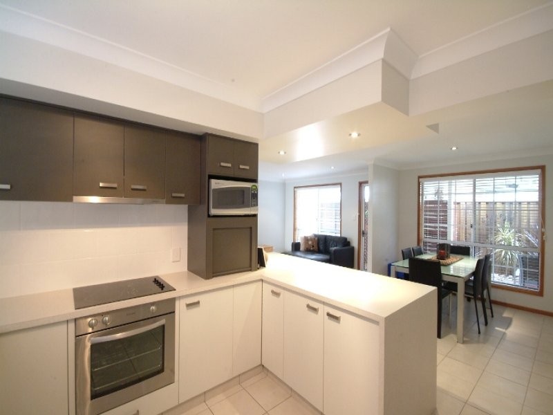 Unit 1/4 Carmen Street, Kearneys Spring QLD 4350