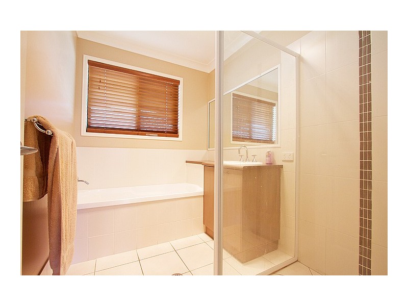 1 Ashford Drive, Wyreema QLD 4352