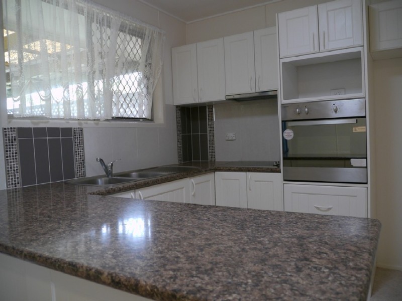 11 Coates Street, Kearneys Spring QLD 4350