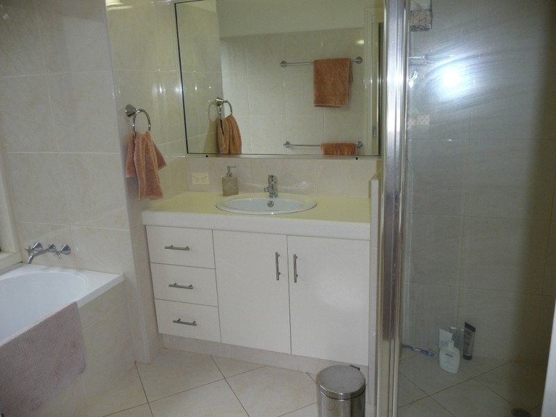 3 Fairway Crescent, Middle Ridge QLD 4350