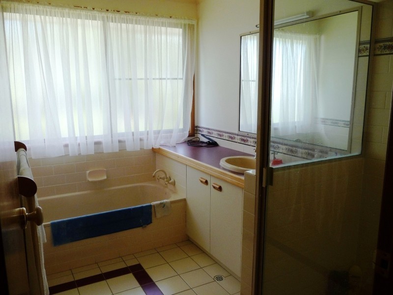 8 Stark Drive, Vale View QLD 4352