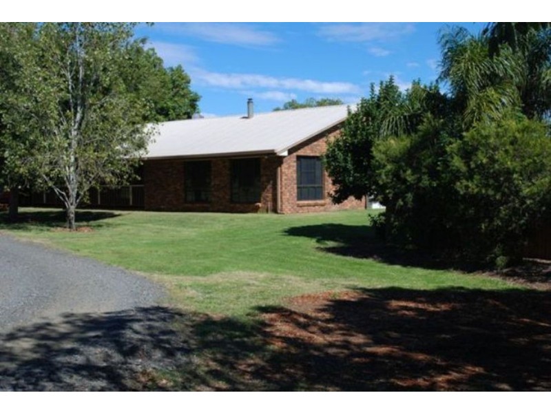 11 Hendy Street, Cranley QLD 4350