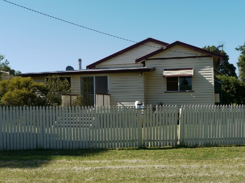 7 Station Street, Wyreema QLD 4352