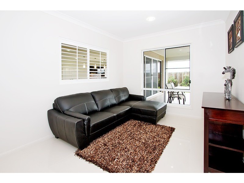 324 Ramsay Street, Middle Ridge QLD 4350