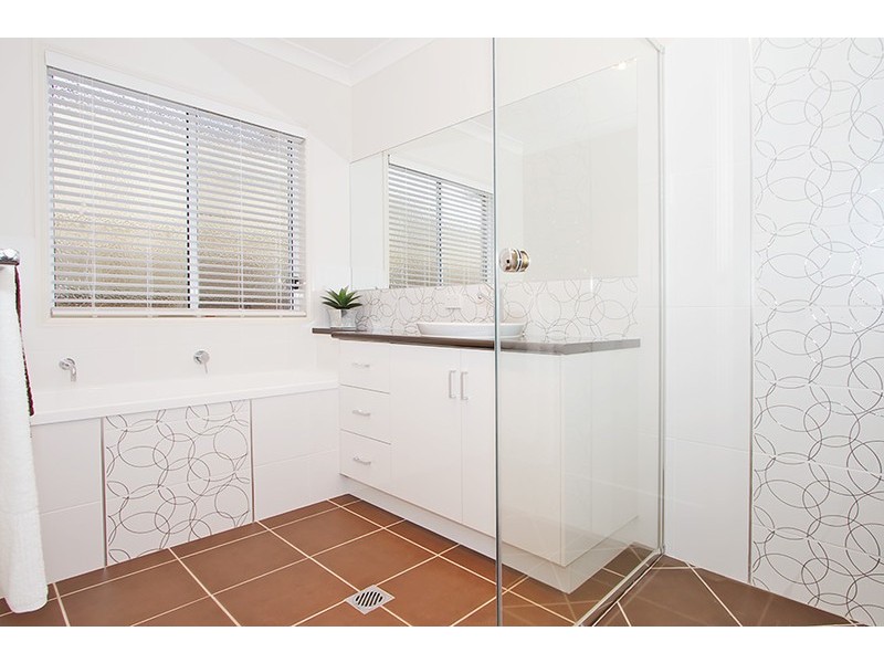 324 Ramsay Street, Middle Ridge QLD 4350