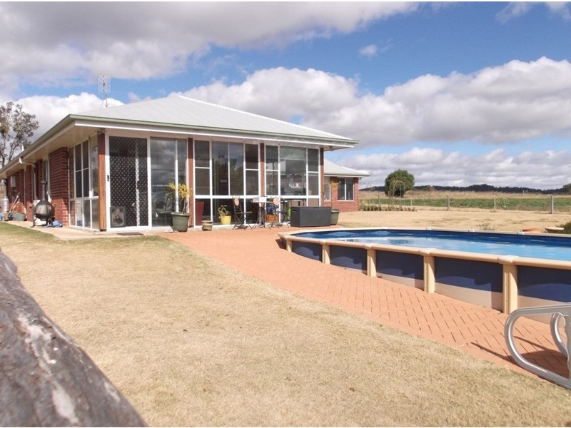 105 Beauaraba Road, Linthorpe QLD 4356