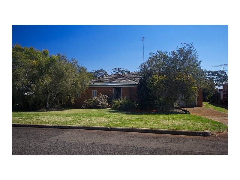 17 McIntyre Street, Centenary Heights QLD 4350