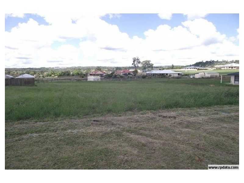 13 Curlew Street, Meringandan QLD 4352