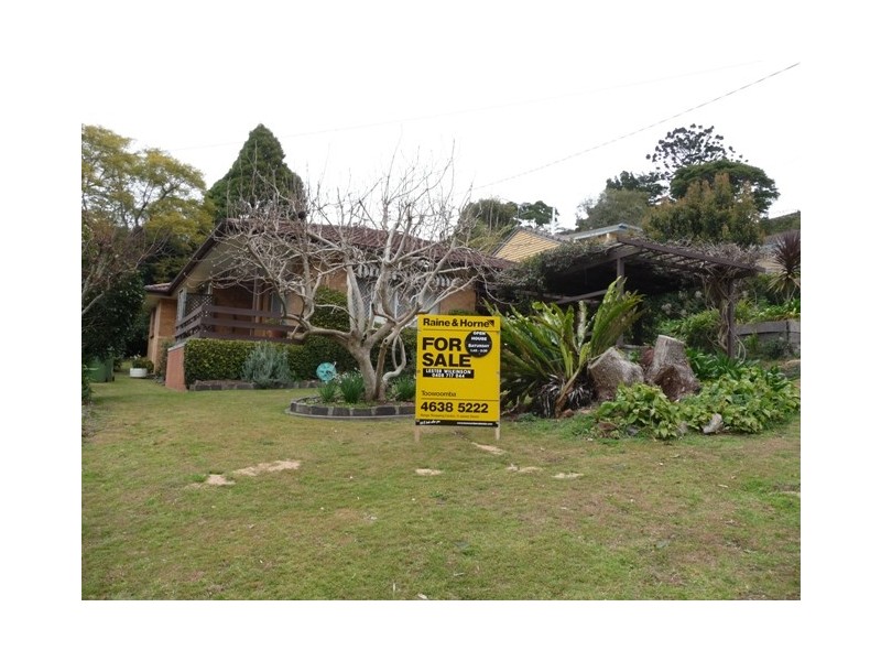 4 MacQueen Street, Mount Lofty QLD 4350