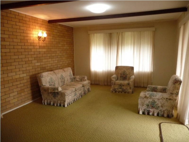4 MacQueen Street, Mount Lofty QLD 4350