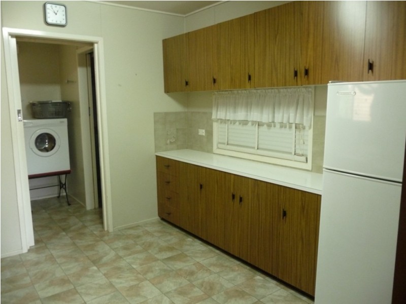 4 MacQueen Street, Mount Lofty QLD 4350
