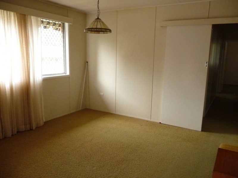 4 MacQueen Street, Mount Lofty QLD 4350