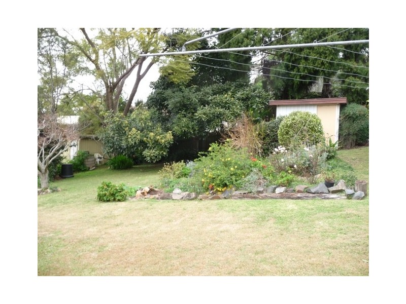 4 MacQueen Street, Mount Lofty QLD 4350