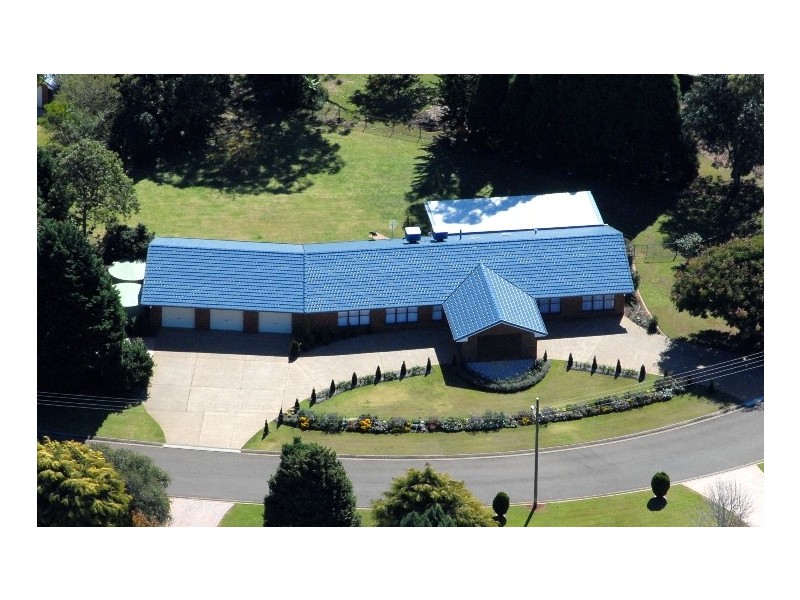 7 Golf Course Drive, Middle Ridge QLD 4350