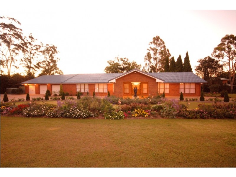 7 Golf Course Drive, Middle Ridge QLD 4350