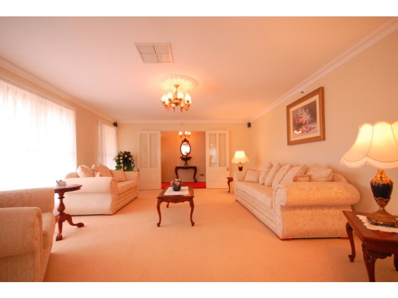 7 Golf Course Drive, Middle Ridge QLD 4350