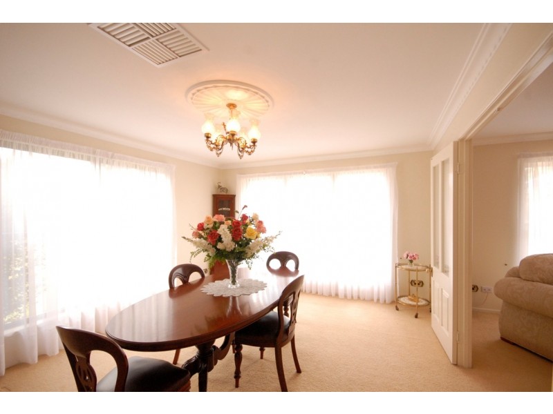 7 Golf Course Drive, Middle Ridge QLD 4350