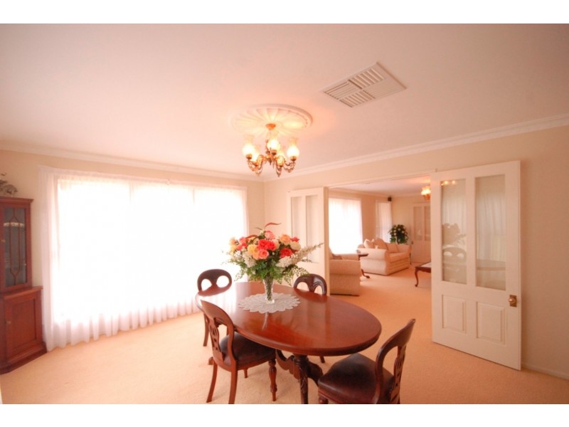 7 Golf Course Drive, Middle Ridge QLD 4350