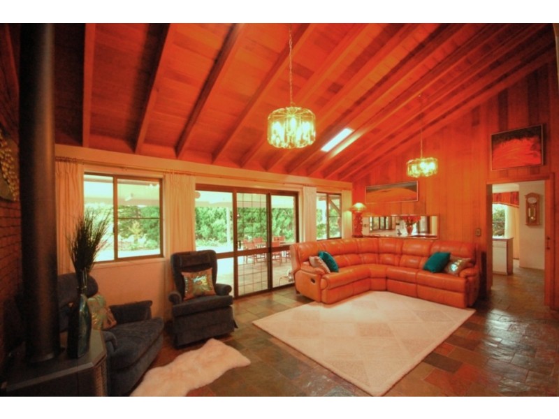 7 Golf Course Drive, Middle Ridge QLD 4350