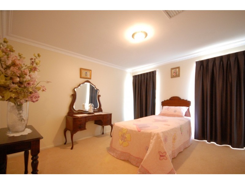 7 Golf Course Drive, Middle Ridge QLD 4350