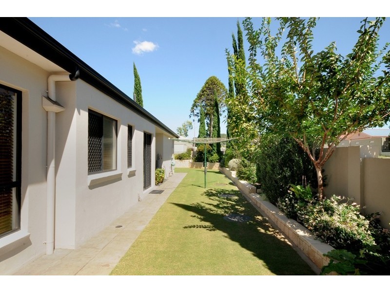 1 Bridget Court, Middle Ridge QLD 4350