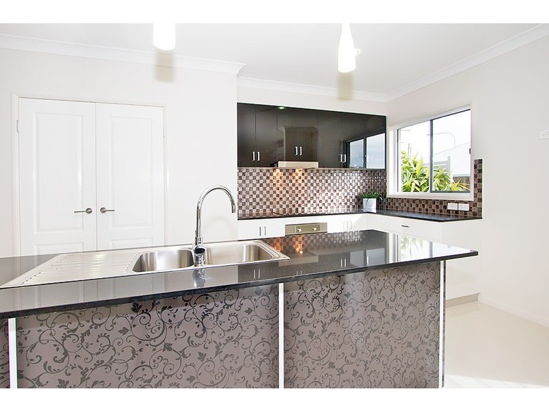 324 Ramsay Street, Middle Ridge QLD 4350