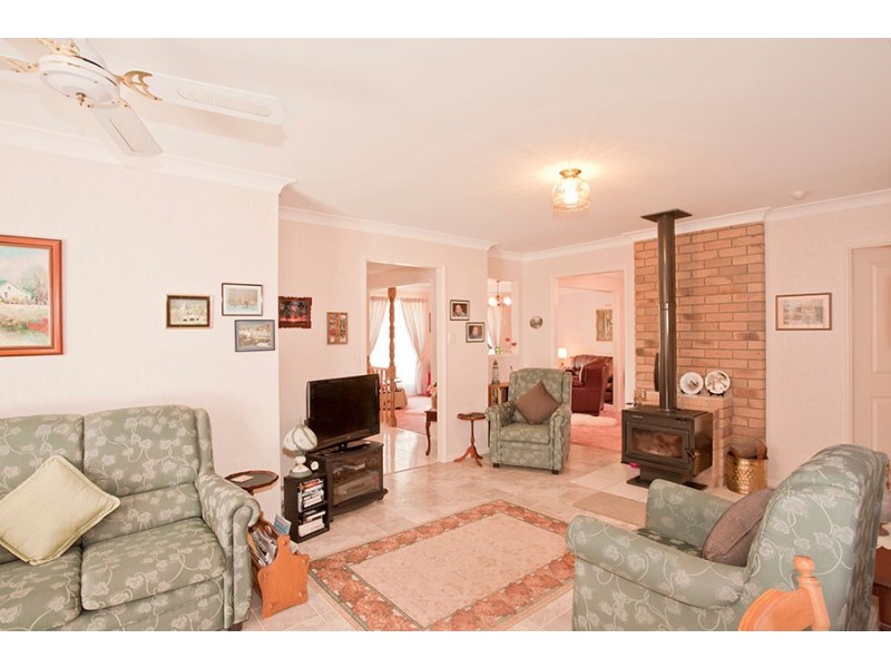 8 Emma Drive, Kearneys Spring QLD 4350