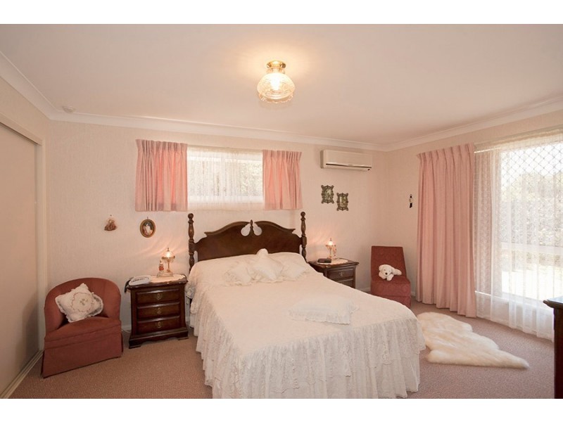 8 Emma Drive, Kearneys Spring QLD 4350