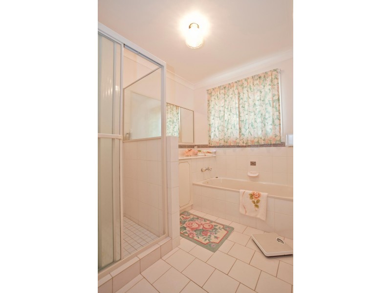 8 Emma Drive, Kearneys Spring QLD 4350