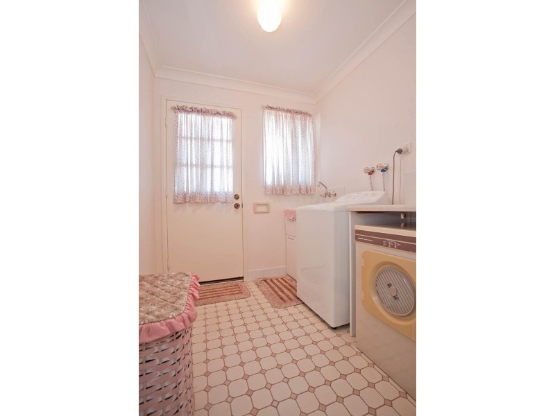 8 Emma Drive, Kearneys Spring QLD 4350