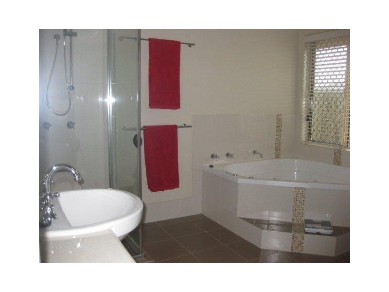 8 Susie Court, Highfields QLD 4352