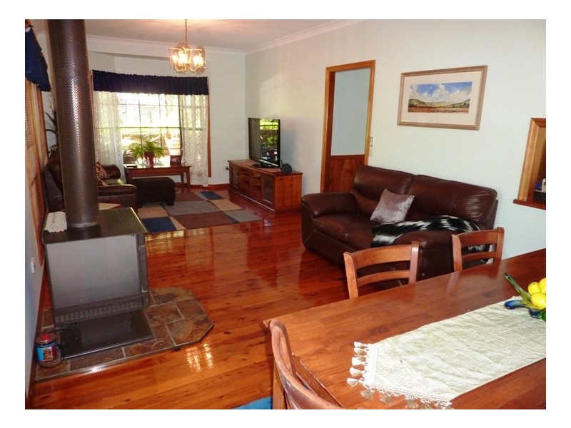6 Woodland Crescent, Withcott QLD 4352