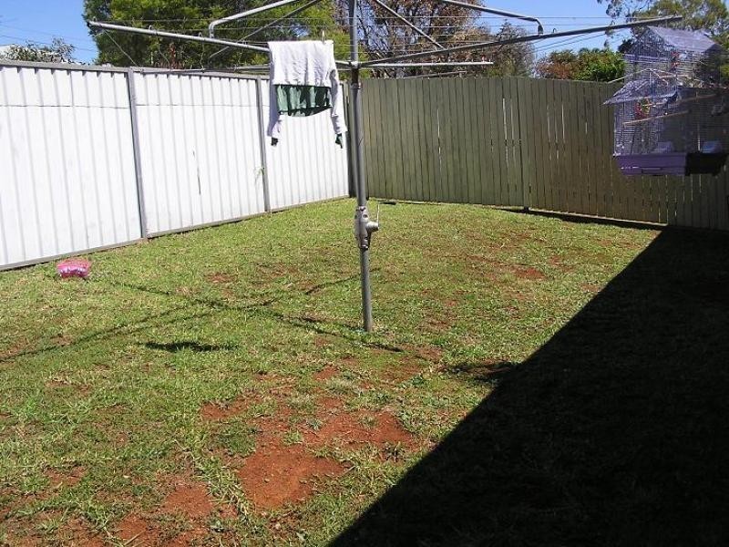 2/4 Hamilton Street, Newtown QLD 4350