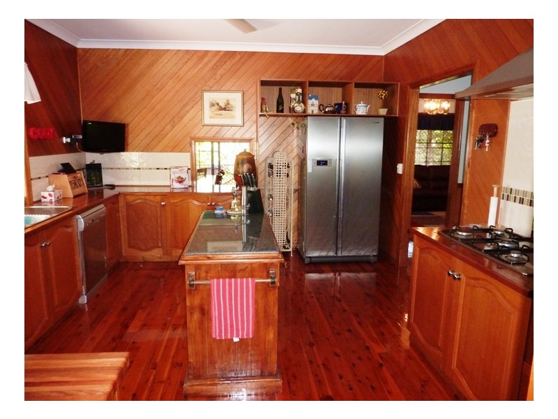 6 Woodland Crescent, Withcott QLD 4352