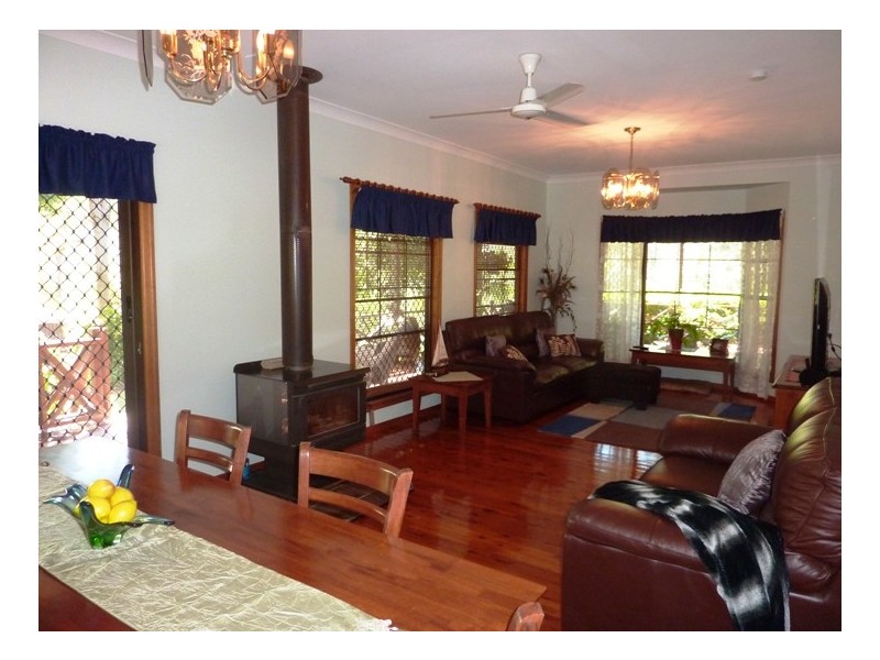 6 Woodland Crescent, Withcott QLD 4352