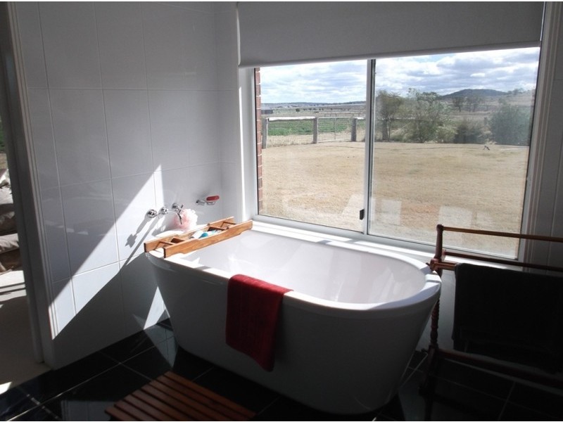 105 Beauaraba Road, Linthorpe QLD 4356