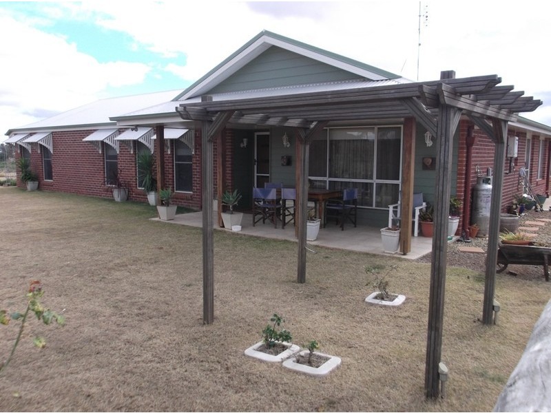 105 Beauaraba Road, Linthorpe QLD 4356