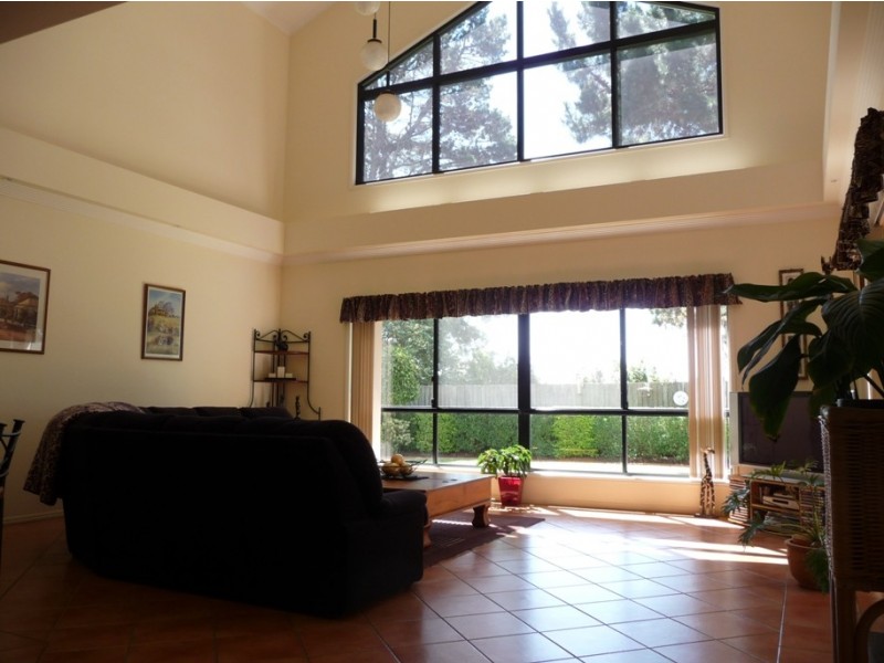 7 Georgina Court, Kearneys Spring QLD 4350