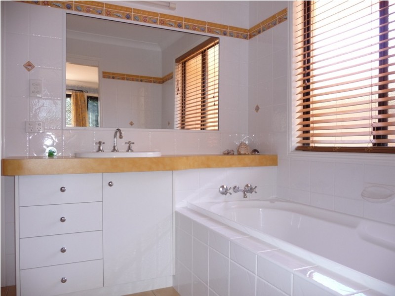 7 Georgina Court, Kearneys Spring QLD 4350
