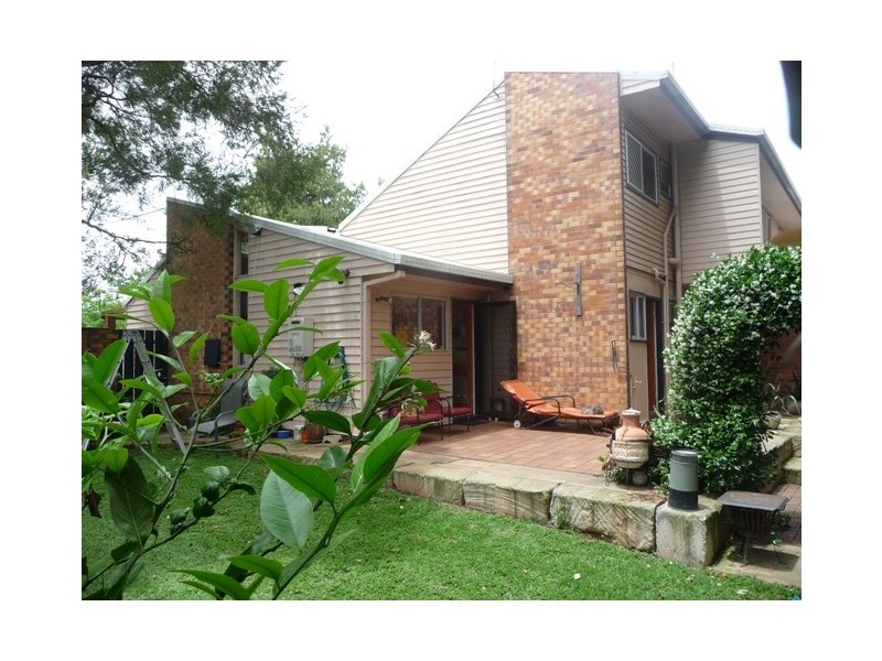 25 Tourist Road, East Toowoomba QLD 4350